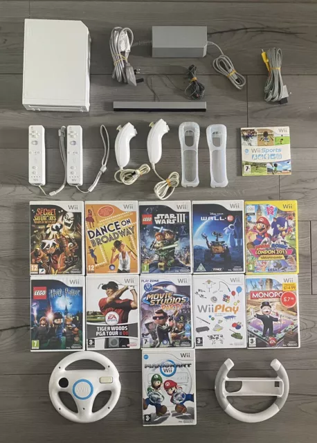 Wii Konsolenpaket, Mario Kart, Wii Sport, Spiele, Controller X 2, Räder (2)