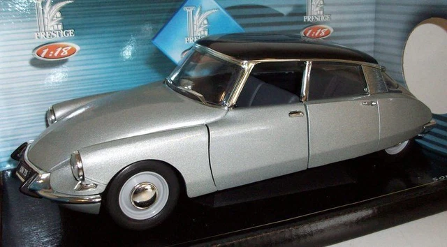 Solido 1/18 Scale Diecast 8033CG - Citroen DS19 Berline 1963 - Silver