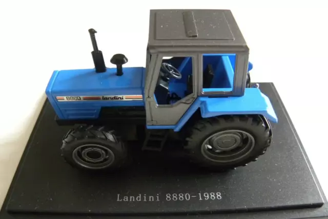 1/43 Tracteur  LANDINI 8880 - 1988 sur socle  5