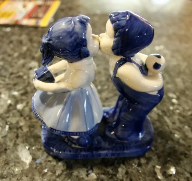 Delft Blue Holland Kissing Dutch Boy & Girl Figurine Hand Painted Look!!!