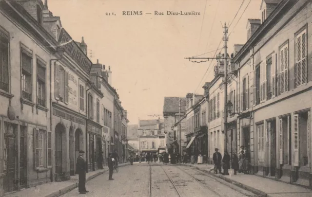 CPA 51 REIMS Rue Dieu Lumière