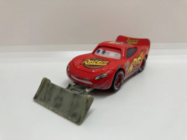 FIGURINE Cars Flash McQueen Lightning 95 Chasse Neige DISNEY PIXAR VOITURE JOUET