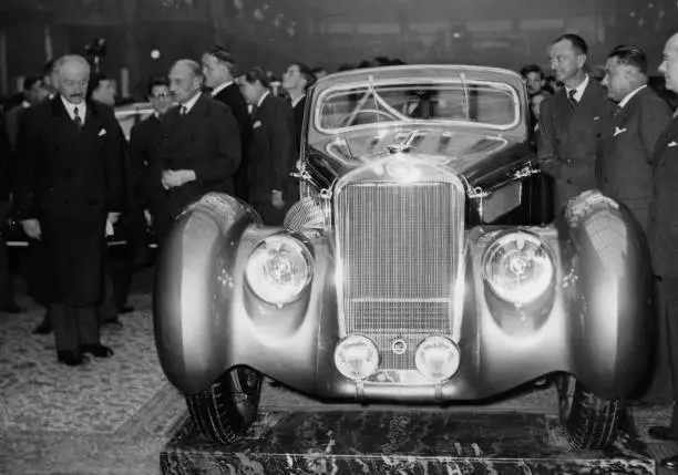 French President Albert Lebrun admires a car at auto show France 1930 Old Photo