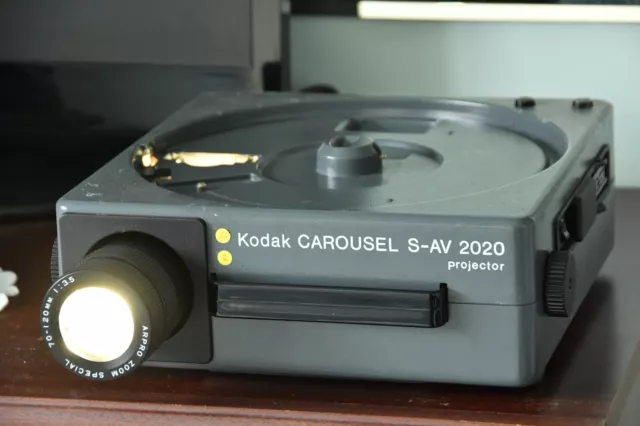 kodak carousel s-av2000 35mm slide projector