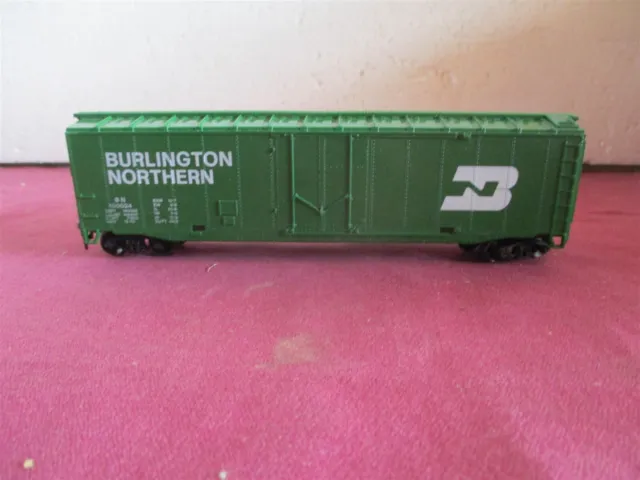 AHM HO Scale Burlington Northern BN 100024 Plug Door Box Train Car Railroad