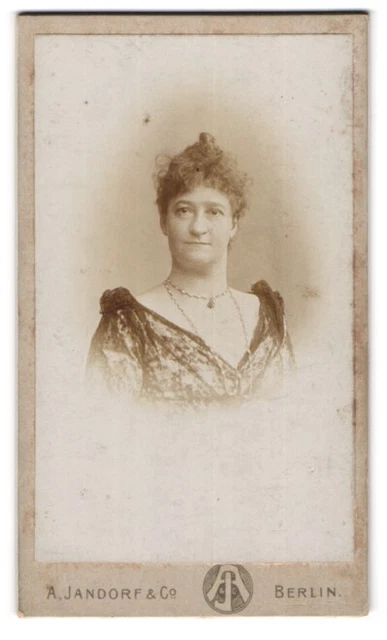 Fotografie A. Jandorf & Co., Berlin-C., Spittelmarkt 16-17, Bürgerliche Dame mi