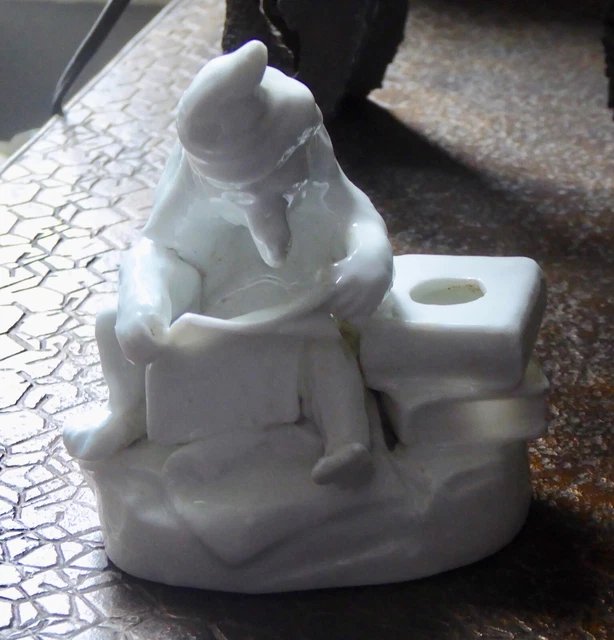 Encrier en porcelaine de Paris XIXe ours lisant le journal