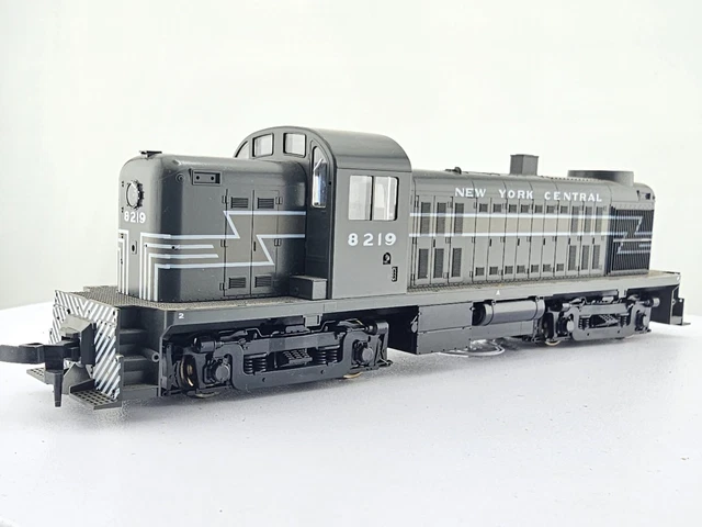 KATO HO SCALE 37-2402 Alco RS-2 New York Central 8219 Diesel