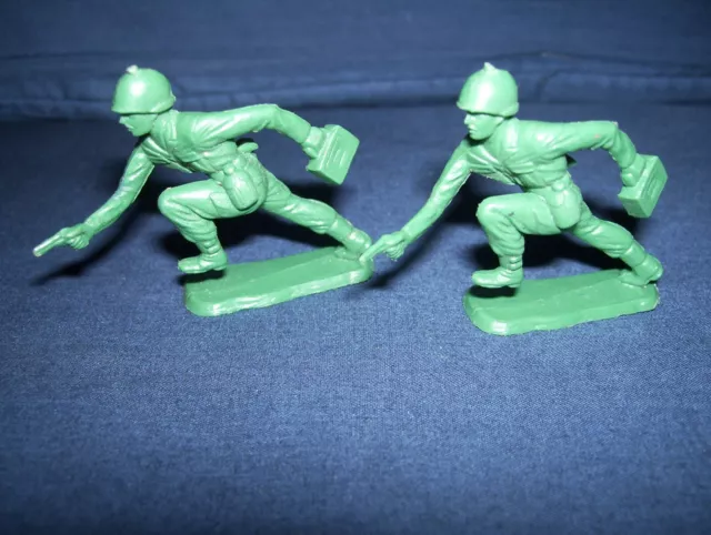 Vintage Marx/MPC WWII Running Solider Lot 2 Figures Used Green