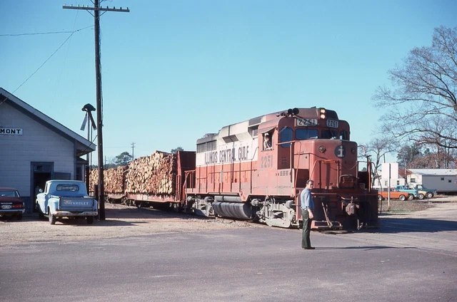 Original Slide ICG Illinois Central Gulf GP30 #2251 w/Local - Beaumont MS 1975