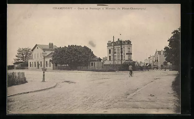 CPA Champigny, Gare et Passage à Niveau de Plant-Champigny