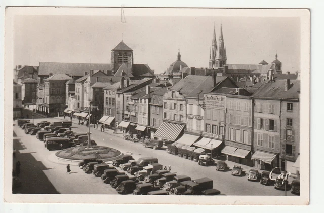 CHALONS SUR MARNE - Marne - CPA 51 - Voitures place de la république 1950