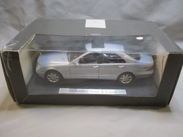Miniatura de Carro Mercedes-Benz AMG GT 1/18 Maisto - Faz a Boa