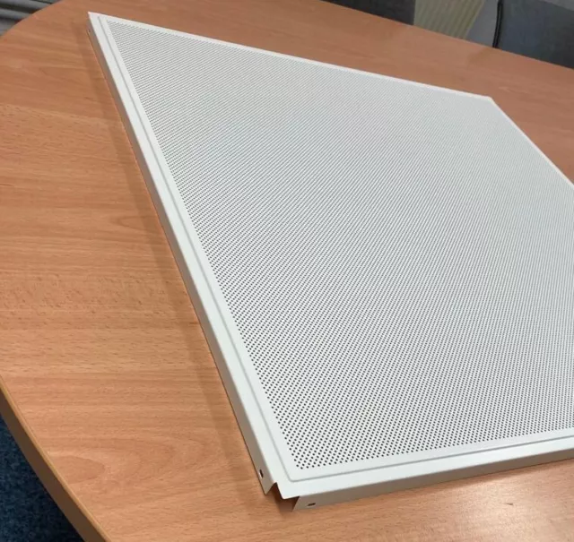 9 x 594 mm x 594 mm abgehängte Metalldeckenfliesen SYS130 T24 bündig perf 1522 9010