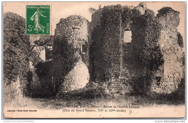 33 LANGOIRAN - vue des ruines du chateau.