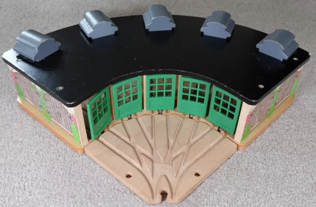 THE ENGINE SHED Roundhouse for Brio Thomas and Friends Wooden Railway LC99320