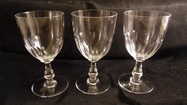 3 verres a eau en cristal de Baccarat gondole jambe prisme cotes plates