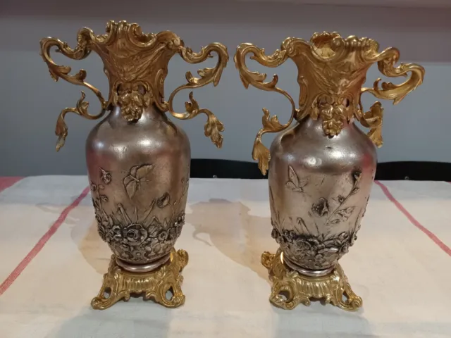 Ancienne paire de vase en bronze doré et argenté fleurs et papillons