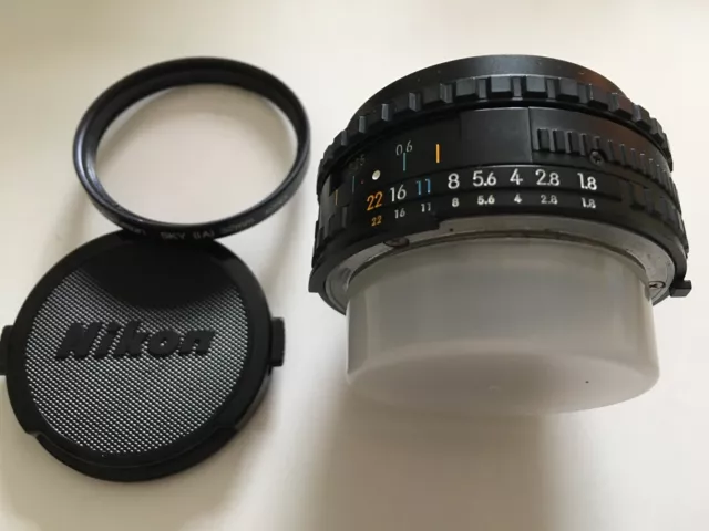 ~HERVORRAGEND ~ Nikon Ai-S 50 mm f1,8 Serie E Pfannkuchen Objektiv Serie #1548612 + Kappen JAPAN