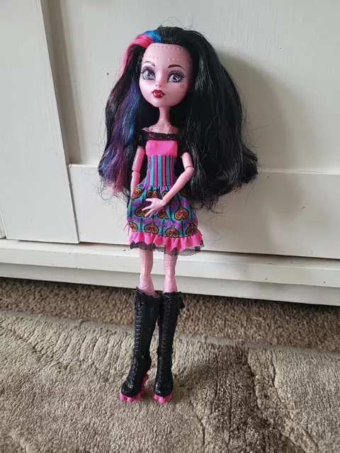 Monster High Doll Dracubecca Draculaura freaky fusion