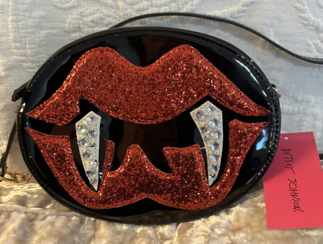 BETSEY JOHNSON BLACK PATENT W/Red Lips & Rhinestone Fangs Crossbody Bag NWTG! 💋