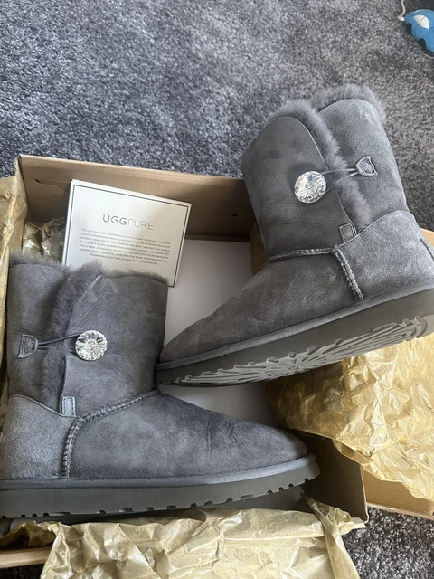 WOMEN S UGG MINI Bailey Button Bling Taupe Grey Boots 14726 Size