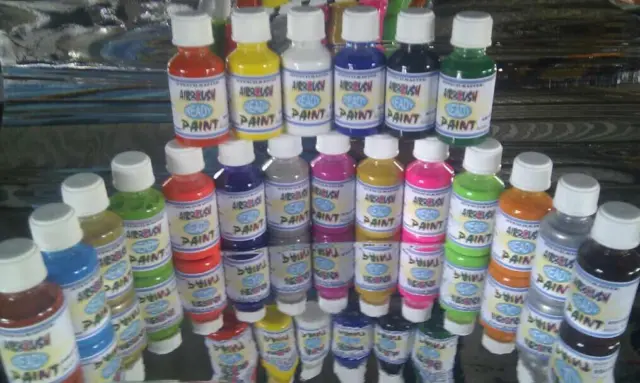 AIRBRUSH READY PAINT ...20 vivid colours in 25 ml Bottles