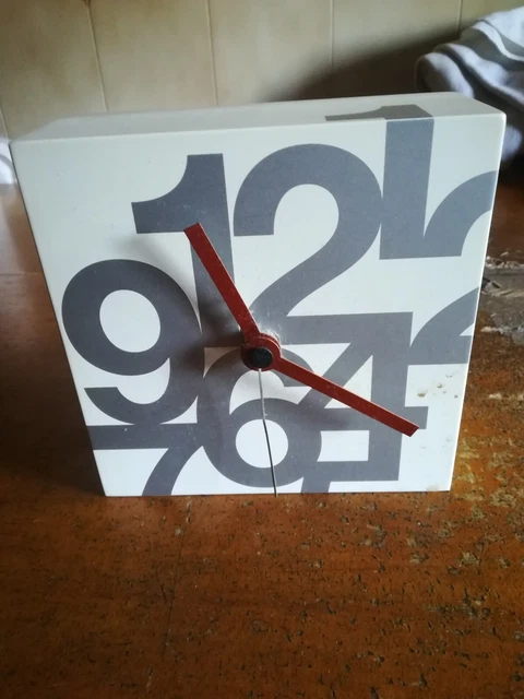Orologio Da Tavolo Vintage In Legno