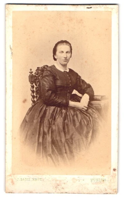 Fotografie J. Ganz, Zürich, feine Dame im schwarzen Kleid CDV /Kabinett-Foto