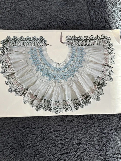 Lou Anne Lamar ""Cuello y capó de Priscilla"" patrón de placa de esmoquin