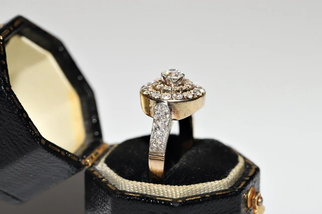 Vintage Original 18K Gold Natural Diamond Decorated Pretty Cocktail Ring