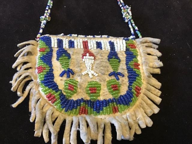 Native American early 1900 beaded bag Native American early 1900 beaded bag