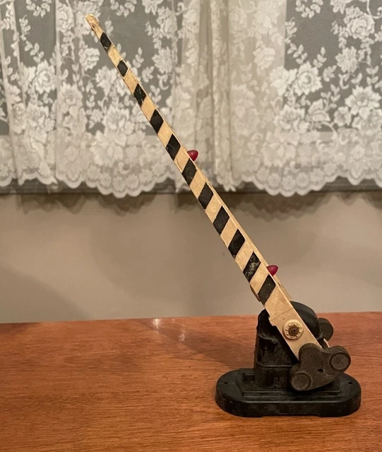 VINTAGE POST WAR Lionel "O" Gauge Railroad Train Crossing Gate 252 10