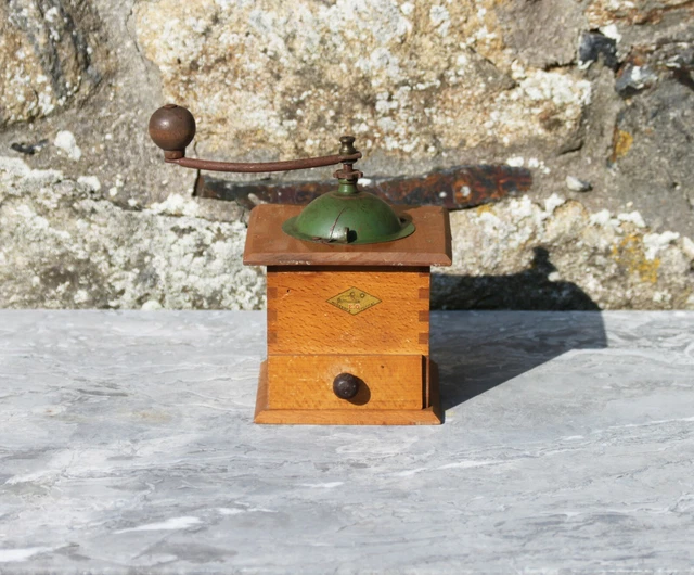 VINTAGE ANCIEN MOULIN à café en bois marque EG MIGENNES dans l'Yonne