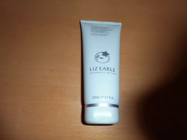 ***Liz Earle Cleanse And Polish 200Ml!!***