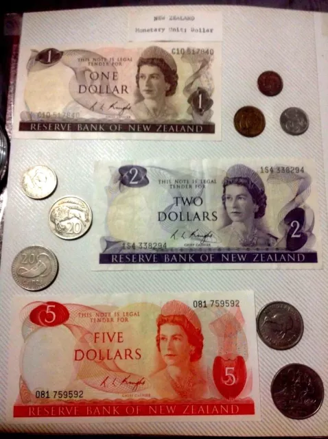 New Zealand (1,2,5 Dollar ) 3 Banknotes & 8 Coins