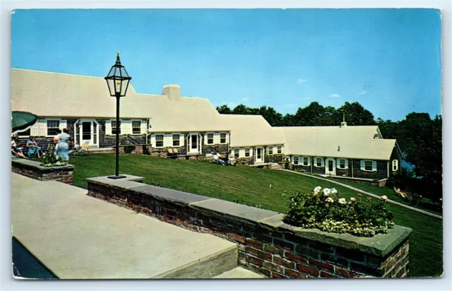 Postcard Coonamessett Inn, Falmouth, Cape Cod, MA 1960 G108