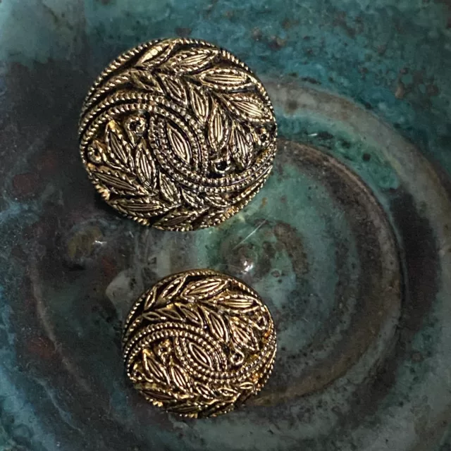 2 anciens Boutons métal doré feuillage Collection mercerie costume Couture