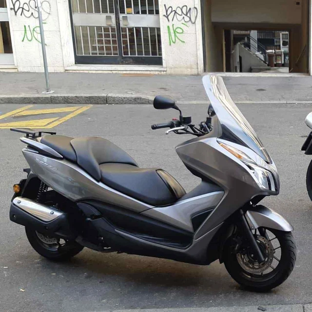Honda Forza 300