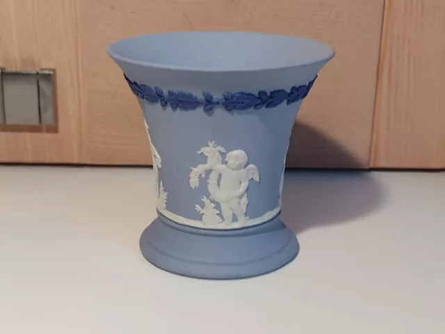Wedgwood Jasper Ware Tricolour Blue And White Four Seasons Cherubs Vase