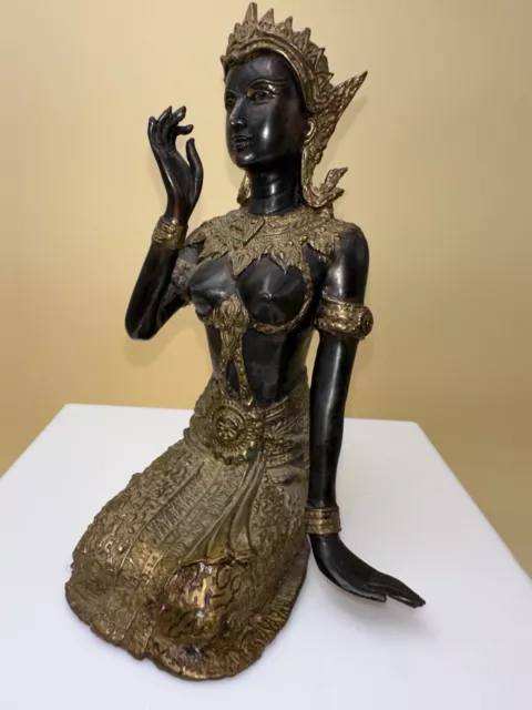 Ancienne sculpture en bronze de l'ange sacré Theppanom
