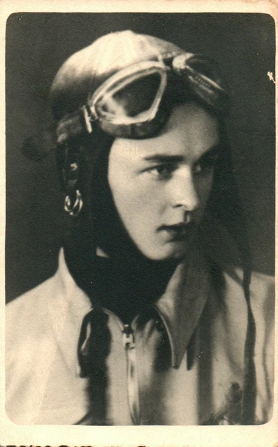 Deutsche Luftwaffe 2 Weltkrieg Piloten FOTO, 2.WK, WEHRMACHT: Portrait eines jungen Piloten mit Fliegerhaube
