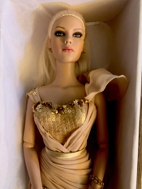 Tonner - Wonder Woman - Golden Princess Basic Jane Platinum 16" Tyler Redressed Tonner - Wonder Woman - Golden Princess Basic Jane Platinum 16" Tyler Redressed