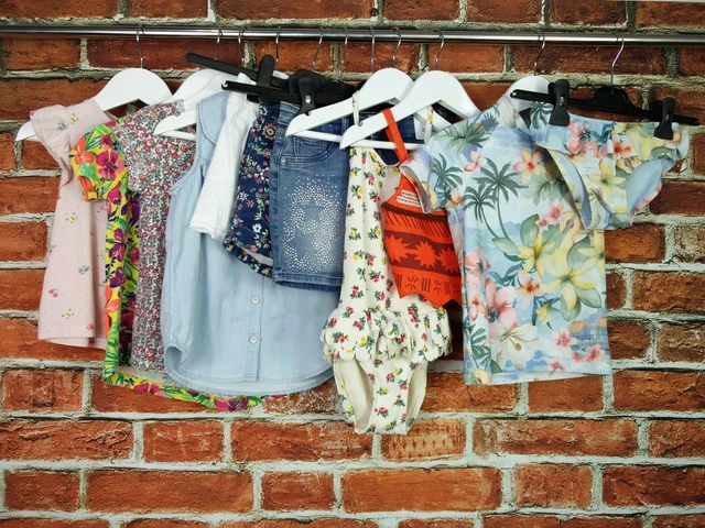 GIRLS BUNDLE AGE 3-4 NEXT H&M GAP DISNEY etc SUMMER TOPS SHORTS SKIRT SWIM 104CM