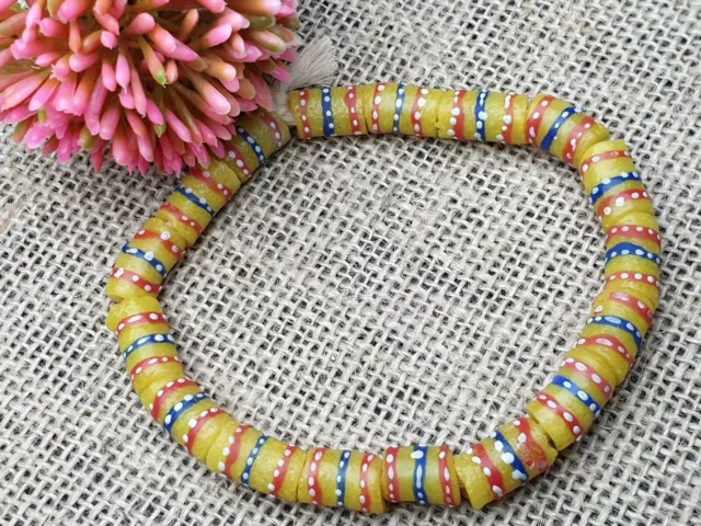 Krobo Ghana recycled glass beads Pulver Glasperlen Afrika gelb Punkte 9 mm