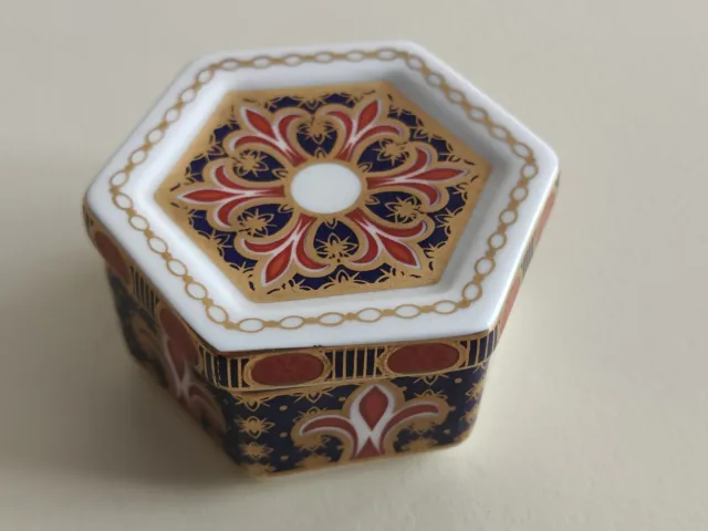 Royal Crown Derby Sechseckige Form Deckel Trinket Box Imari Muster A.1297
