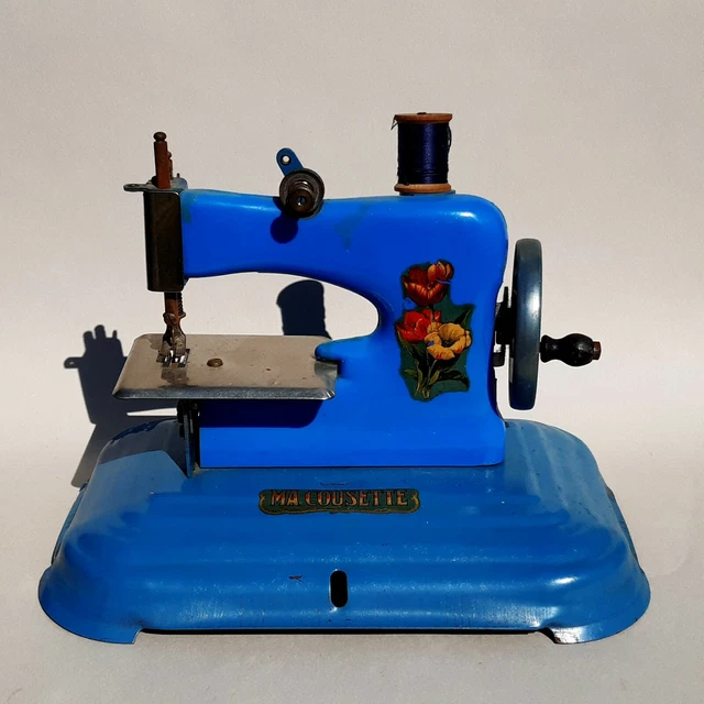 Ancienne machine à coudre pour enfant (Gebraucht) in Cortaillod für CHF
