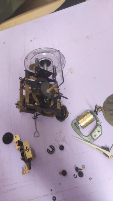 Movimiento de reloj de cuco antiguo raro