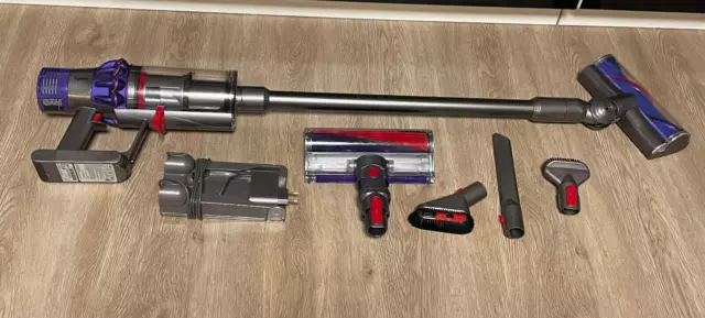 Dyson cyclone V10 Absolute , Akku Staubsauger , gepflegt und Sauber( gereinigt )