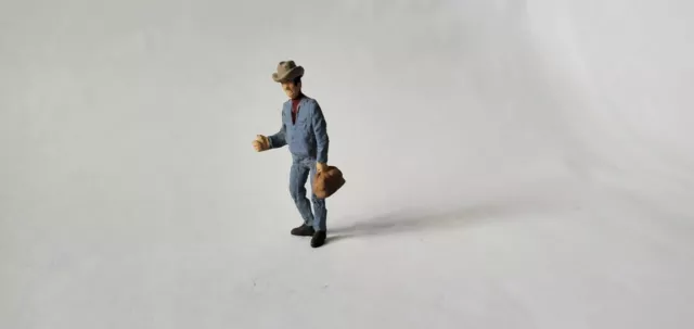Arttista #1179 - Man Hitchhiking  - O Scale Figure - Model Trains - NEW